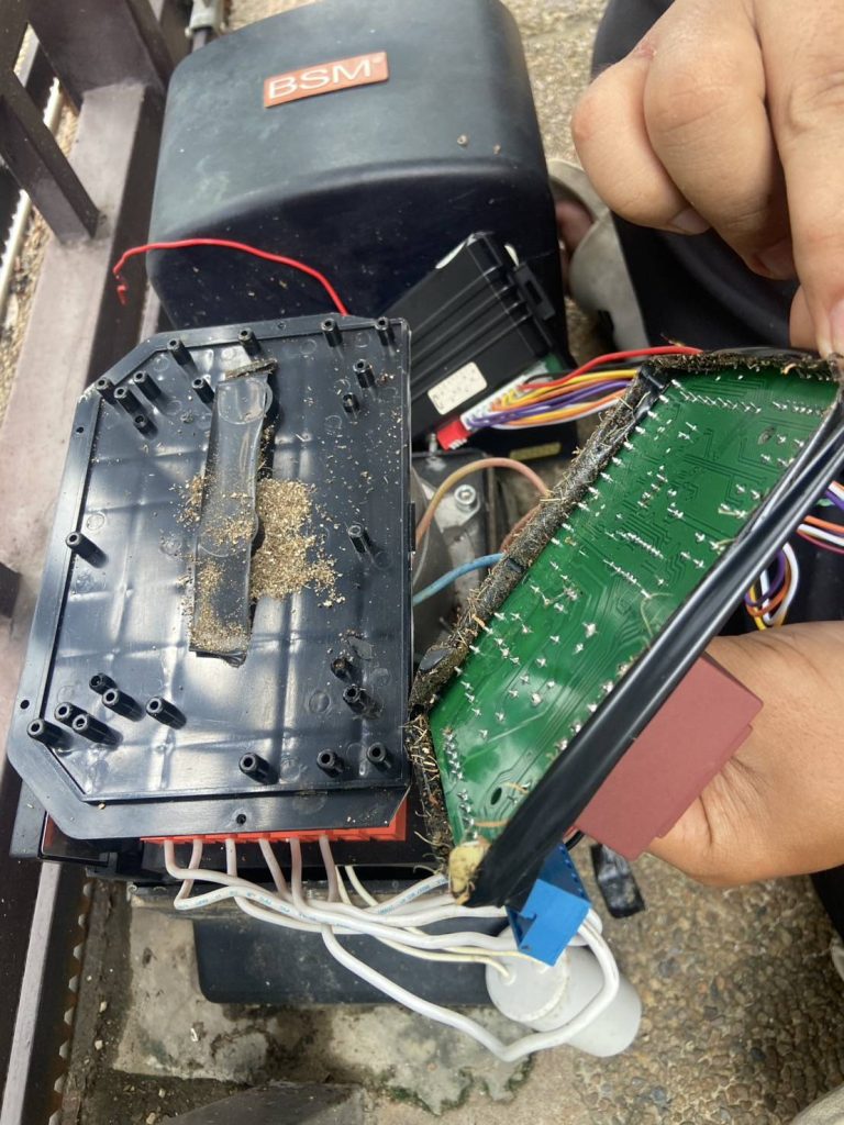 ช่างไฟฟ้า ซ่อมมอเตอร์ประตูรีโมท