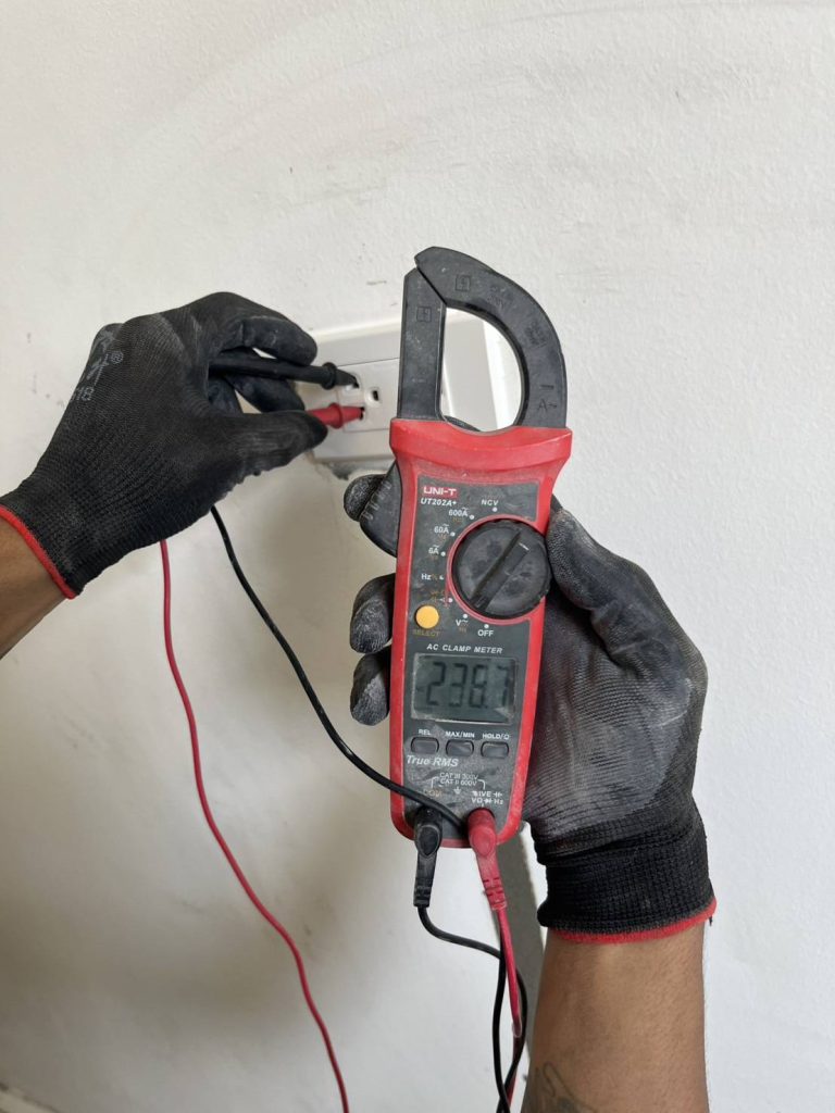 วัดไฟปลั๊ก