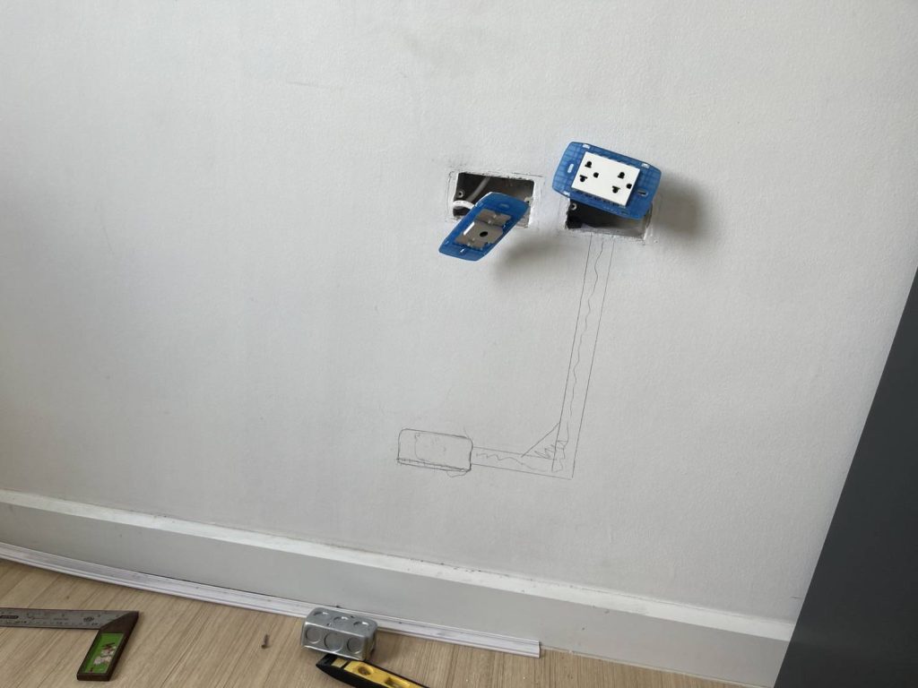 กรีดปูนฝังท่อสายไฟ