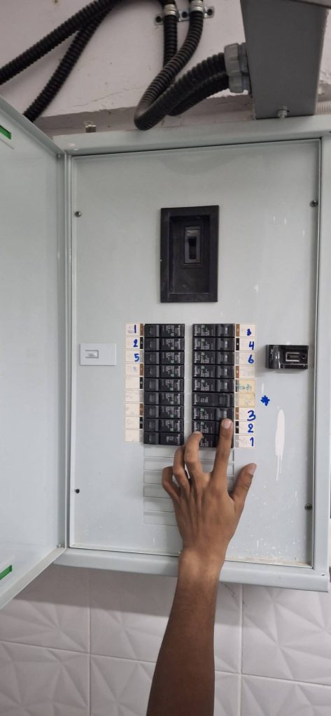 ตรวจเช็กตู้โหลด