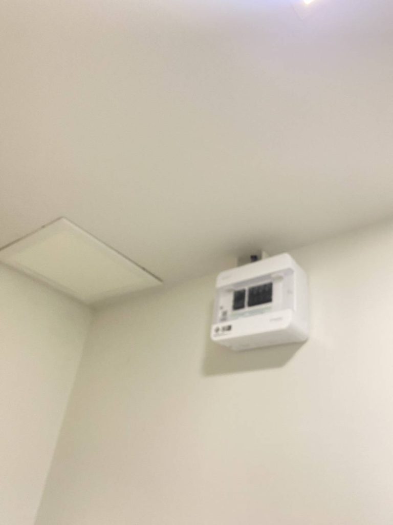 ตู้คอนซูมเมอร์และช่องเซอร์วิส