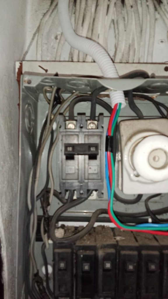 เมนเบรกเกอร์