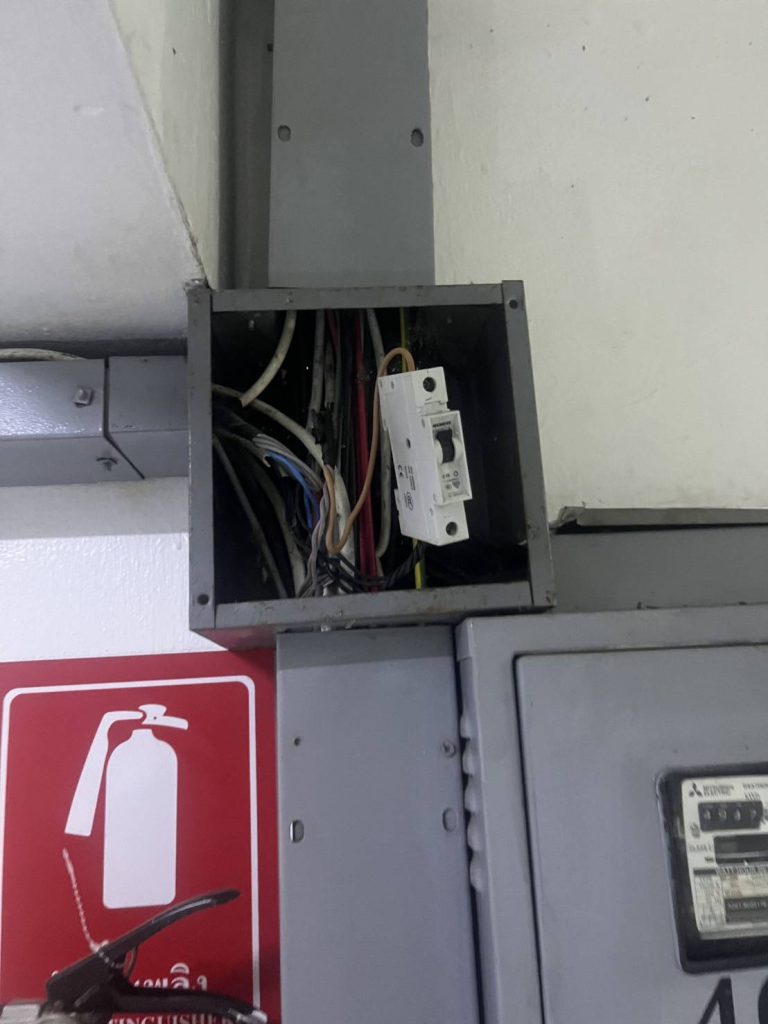 เบรกเกอร์