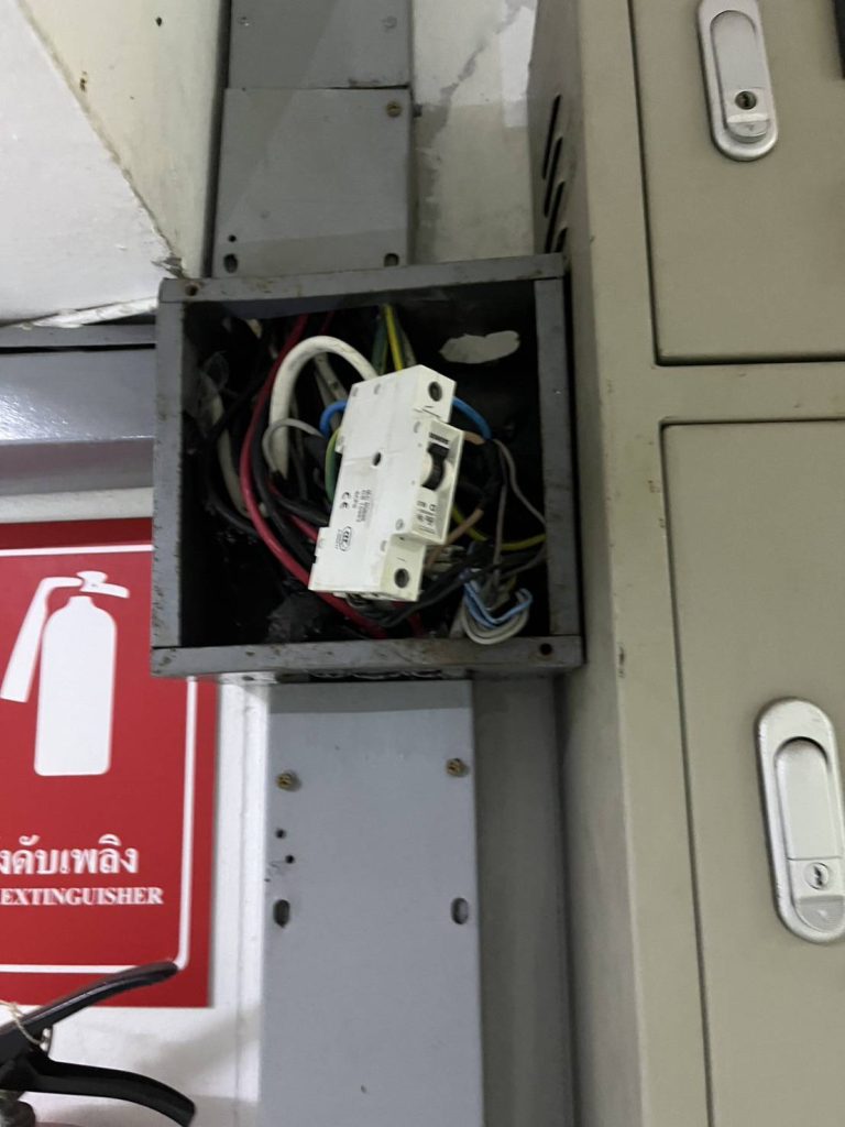 เบรกเกอร์