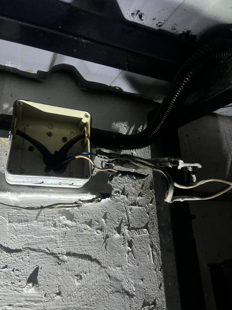 กล่องพักสายไฟ