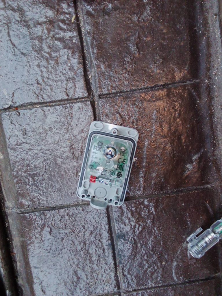 เซ็นเซอร์กันหนีบ