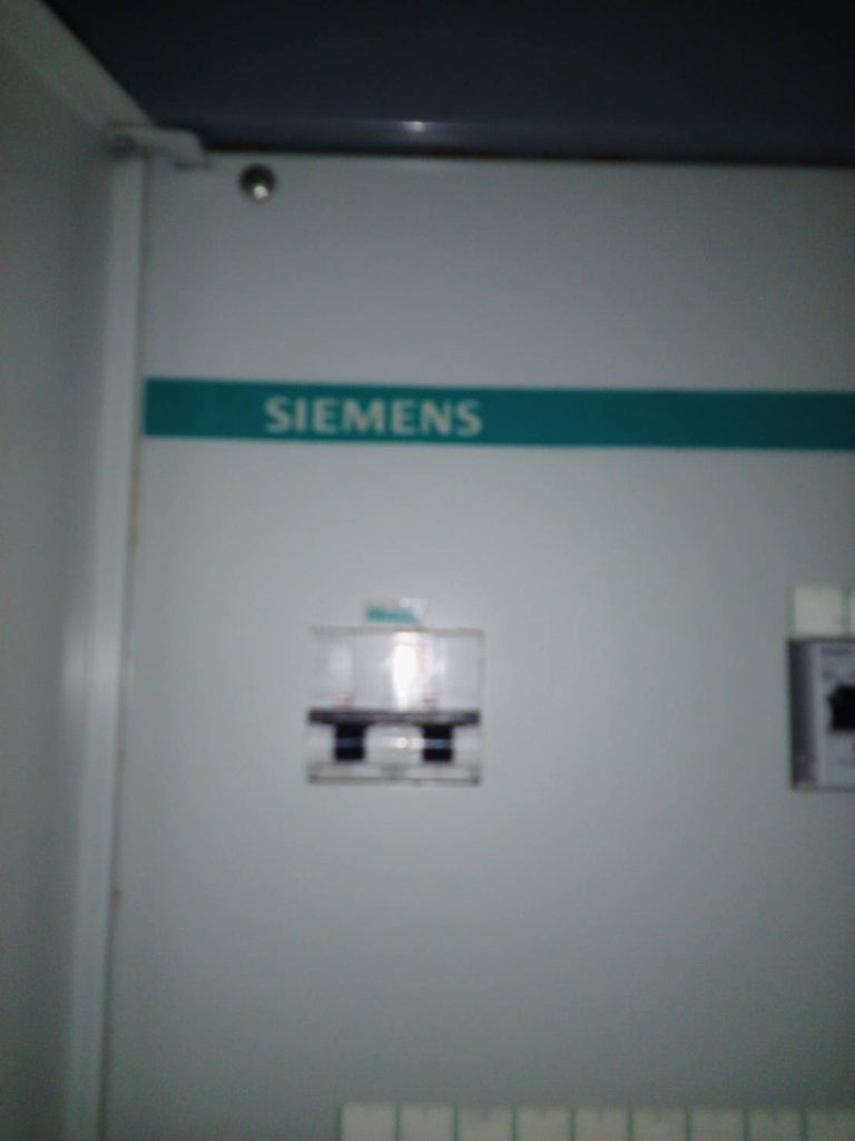 เมนเบรกเกอร์