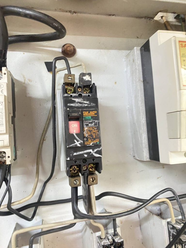 เบรกเกอร์