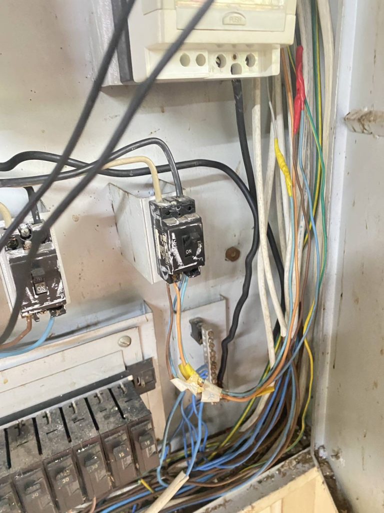 เบรกเกอร์