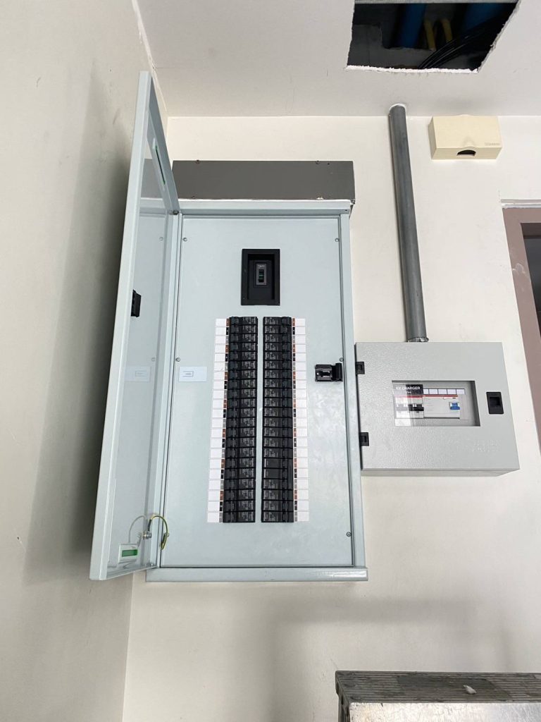 งานติดตั้งตู้โหลดเซ็นเตอร์