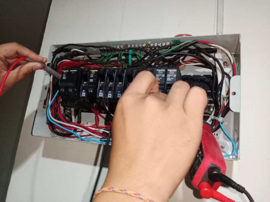 ตรวจเช็กเบรกเกอร์