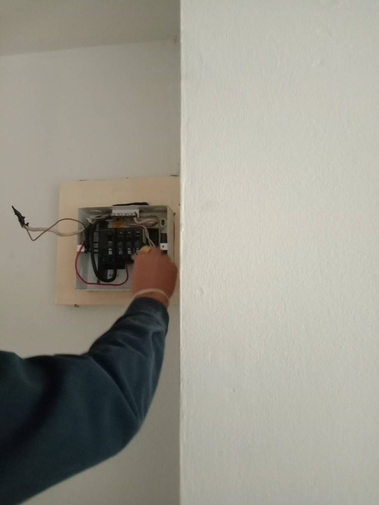 ตรวจเช็กตู้ไฟ