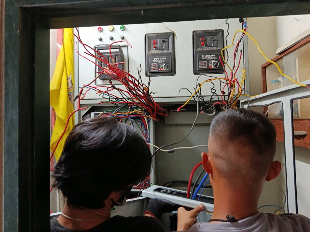 เดินสายติดตั้งตู้โหลดเซ็นเตอร์