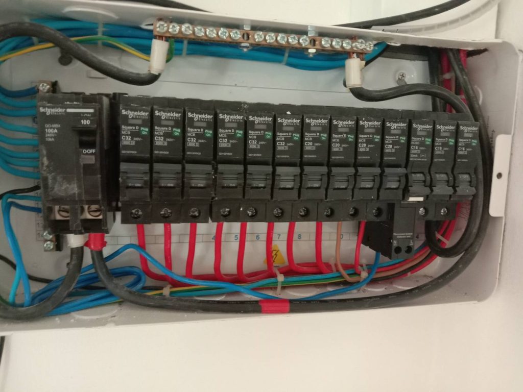 เซอร์กิตเบรกเกอร์