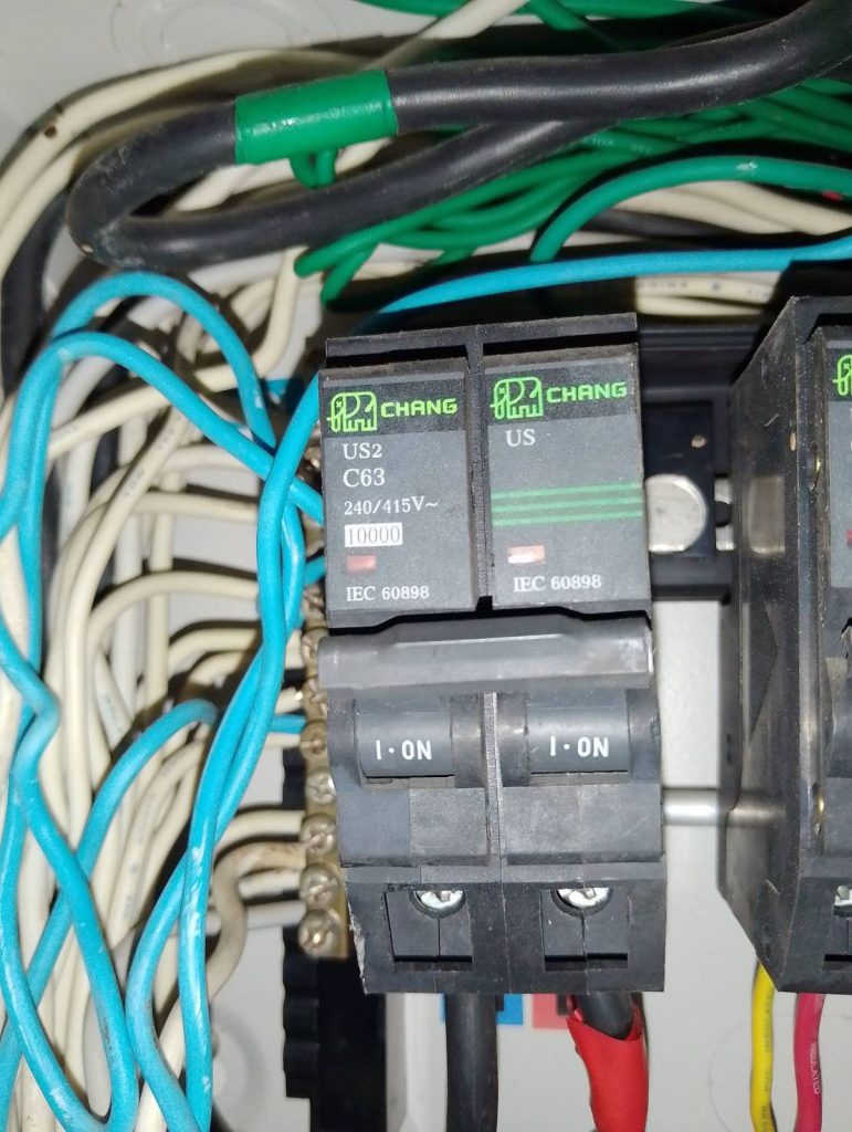 เมนเบรกเกอร์ในตู้คอนซูมเมอร์