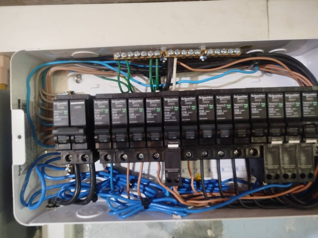 ตู้คอนซูมเมอร์