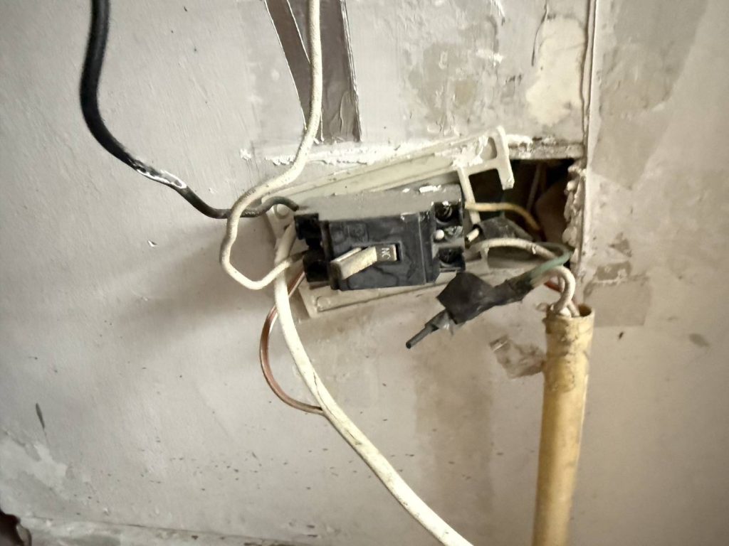 เบรกเกอร์