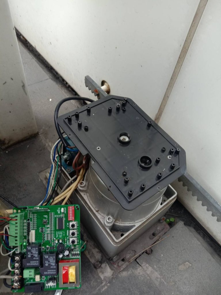 ซ่อมมอเตอร์ประตูรีโมท