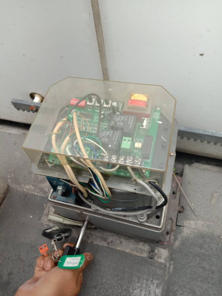 ซ่อมมอเตอร์ประตูรีโมท