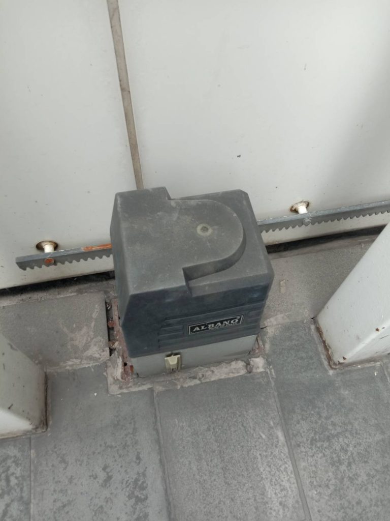 ซ่อมมอเตอร์ประตูรีโมท