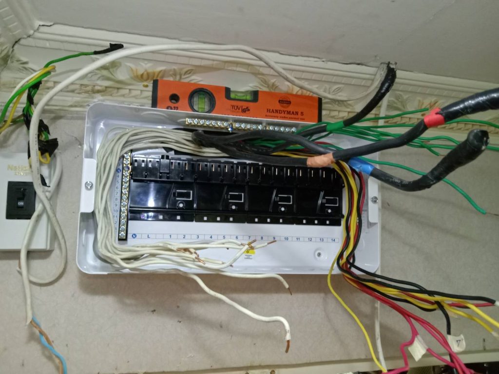 จัดเรียงสายไฟใหม่