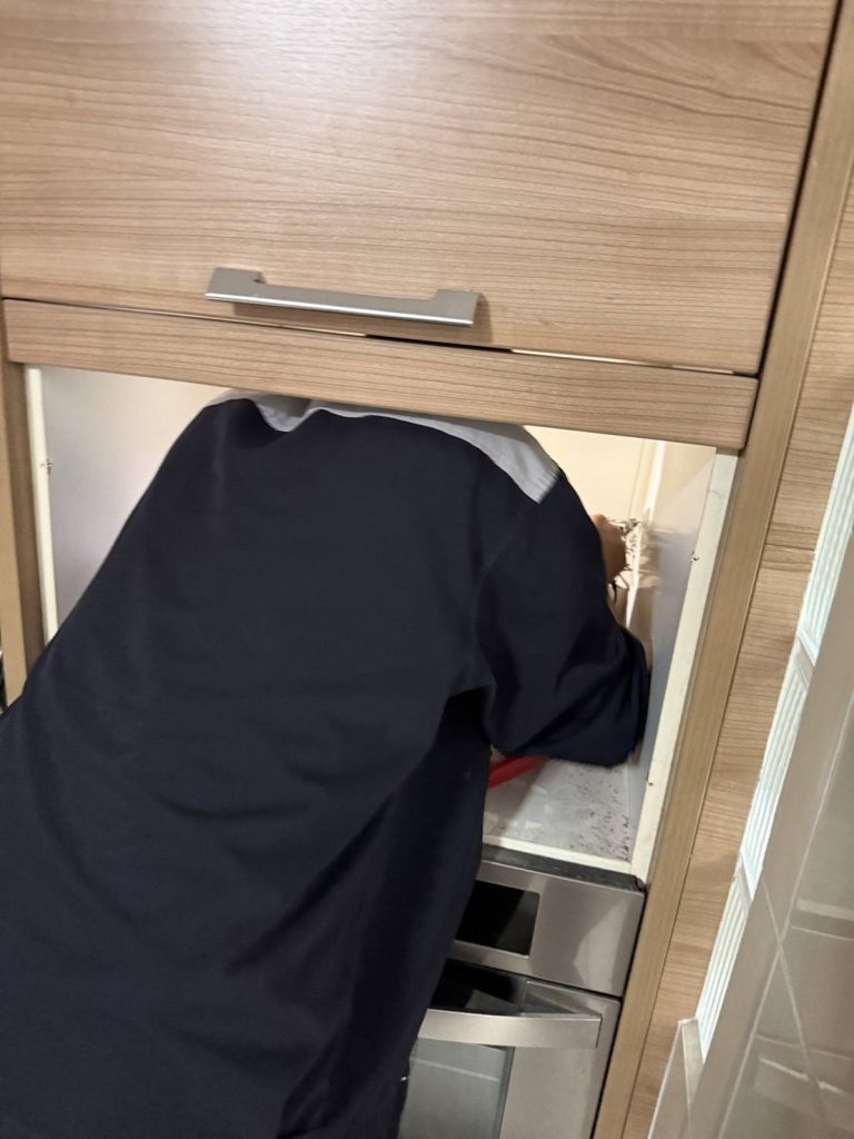 ซ่อมปลั๊กไฟ