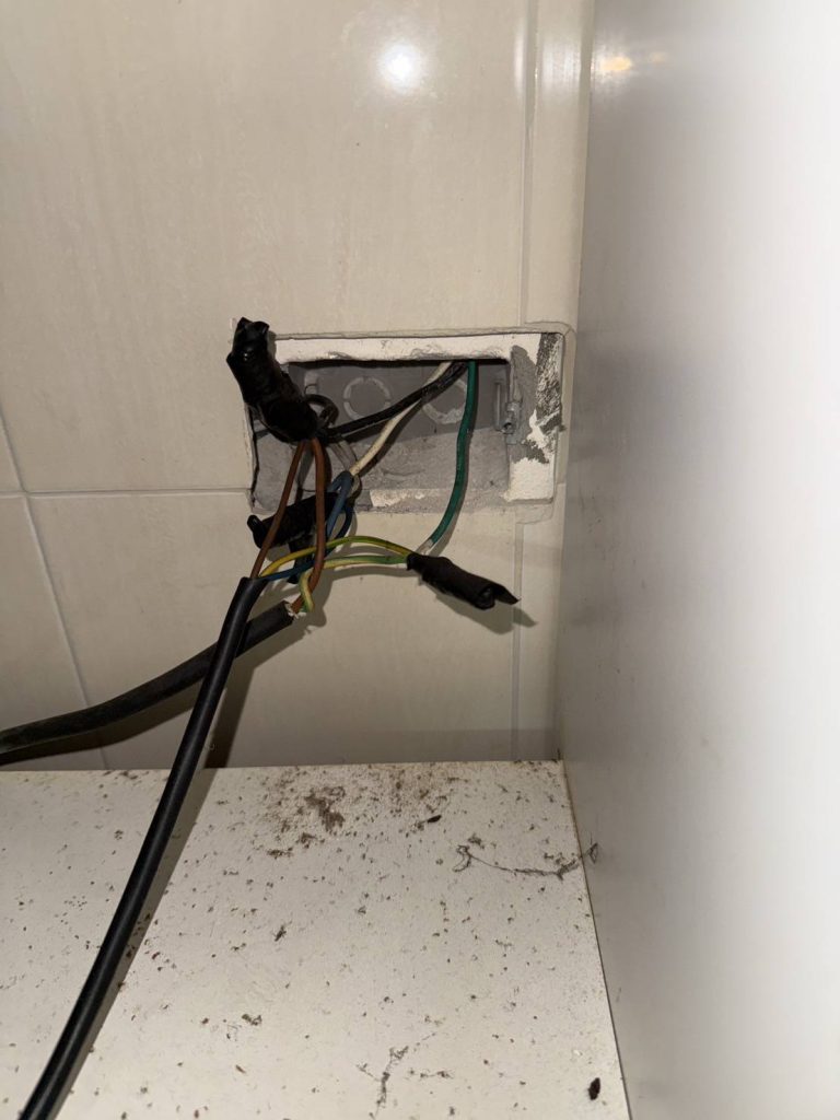 ตรวจเช็กสายไฟ