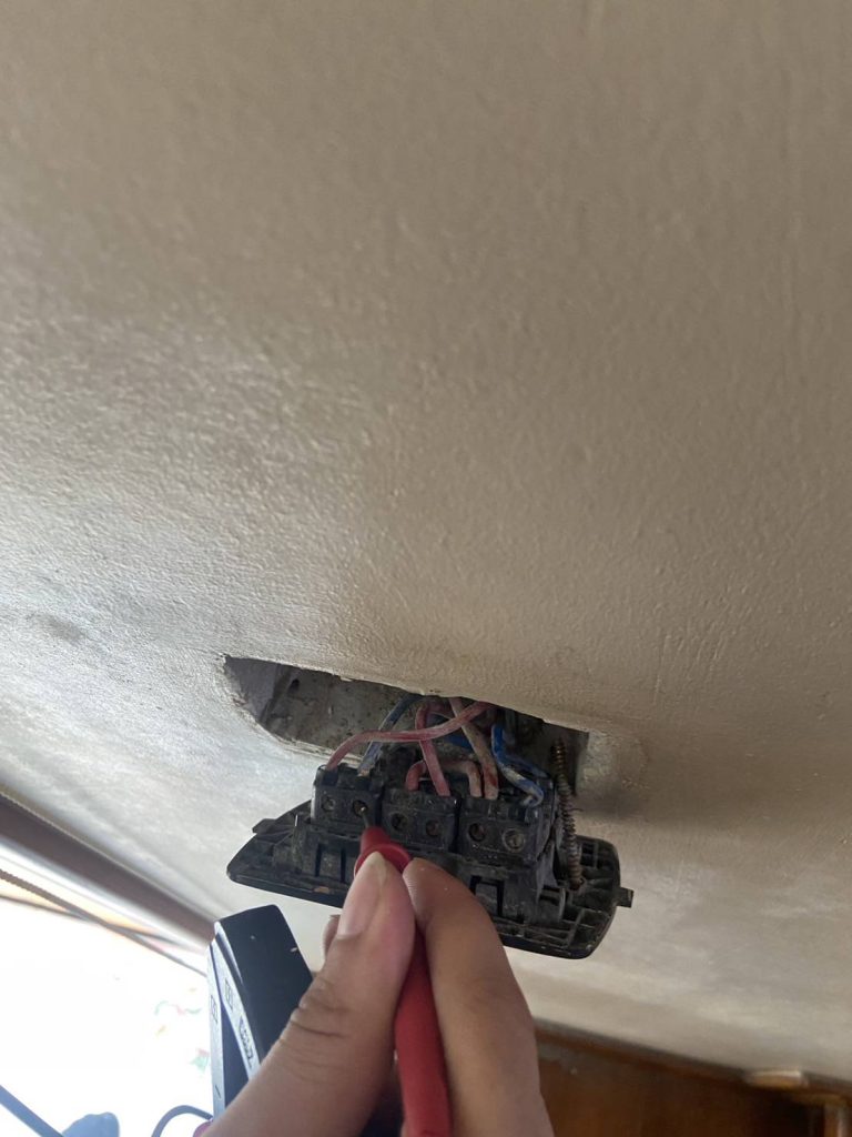 เช็คสวิตซ์ไฟ