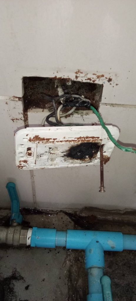 ปลั๊กไฟลัดวงจร