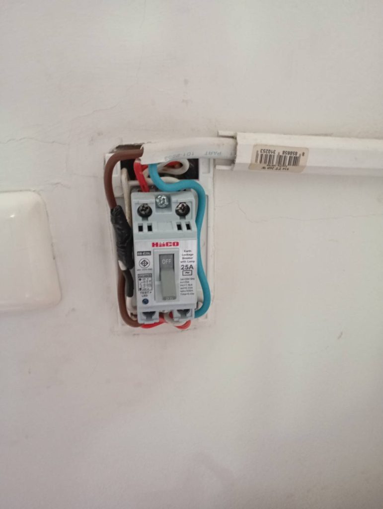 ติดตั้งเบรกเกอร์