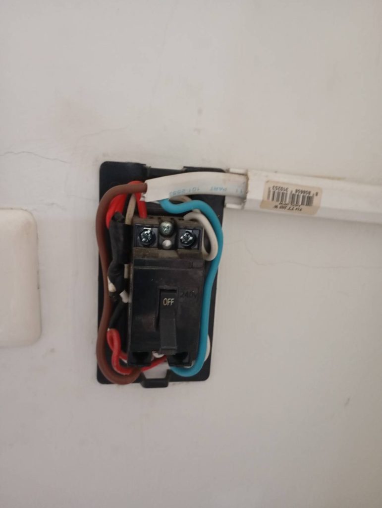 ติดตั้งเบรกเกอร์