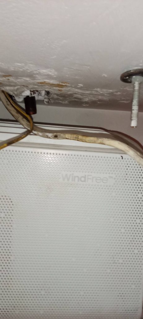 สายไฟชำรุด