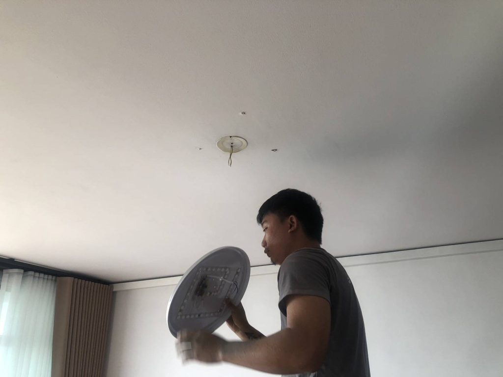 ติดตั้งไฟติดเพดาน