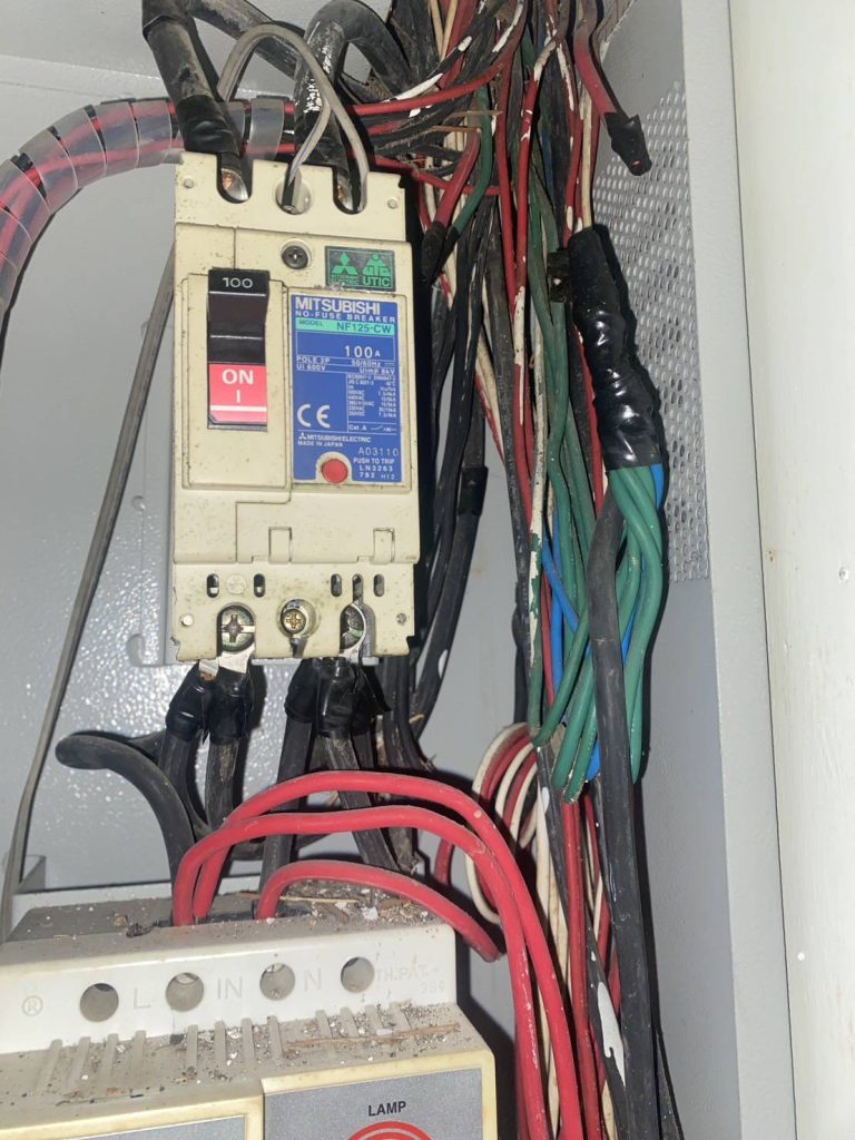 เมนเบรกเกอร์