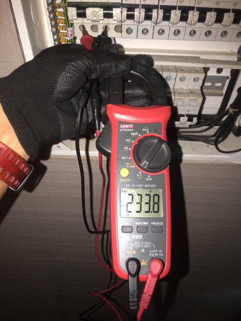 measurring voltage