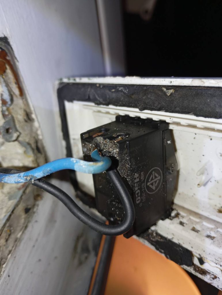 ติดตั้งสวิตซ์ไฟ