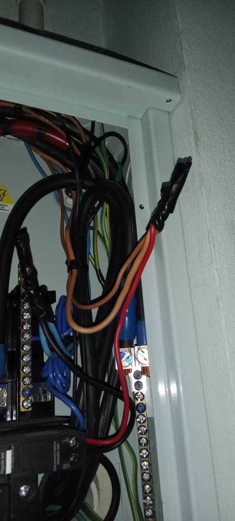 ต่อสายไฟ