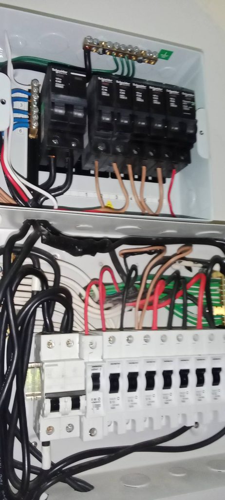 เมนเบรกเกอร์