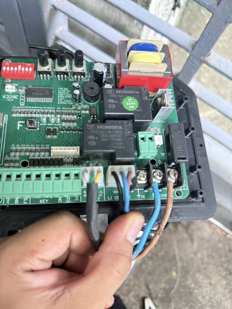 แผงวงจรมอเตอร์ประตูรีโมท