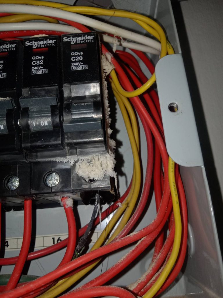 เบรกเกอร์ช็อตไหม้