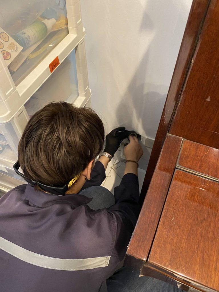 ช่างเข้าตรวจเช็กระบบไฟ