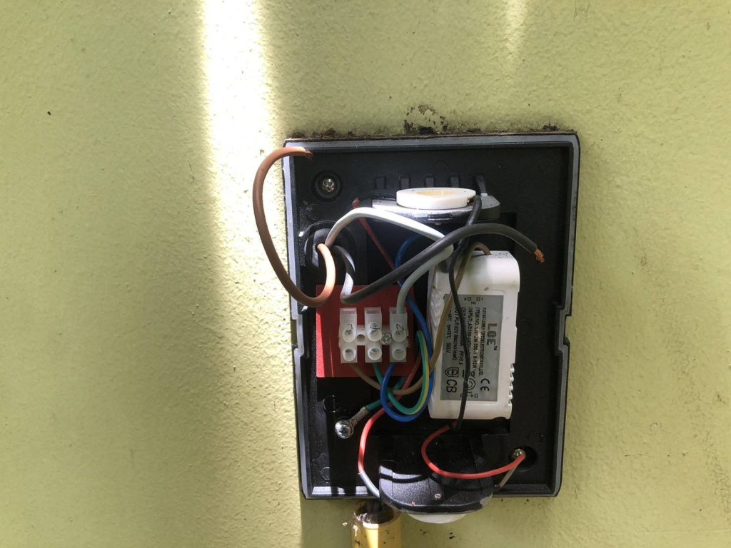 แผงวงจรไฟติดผนัง