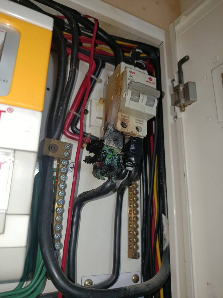 สายไฟช็อตไหม้