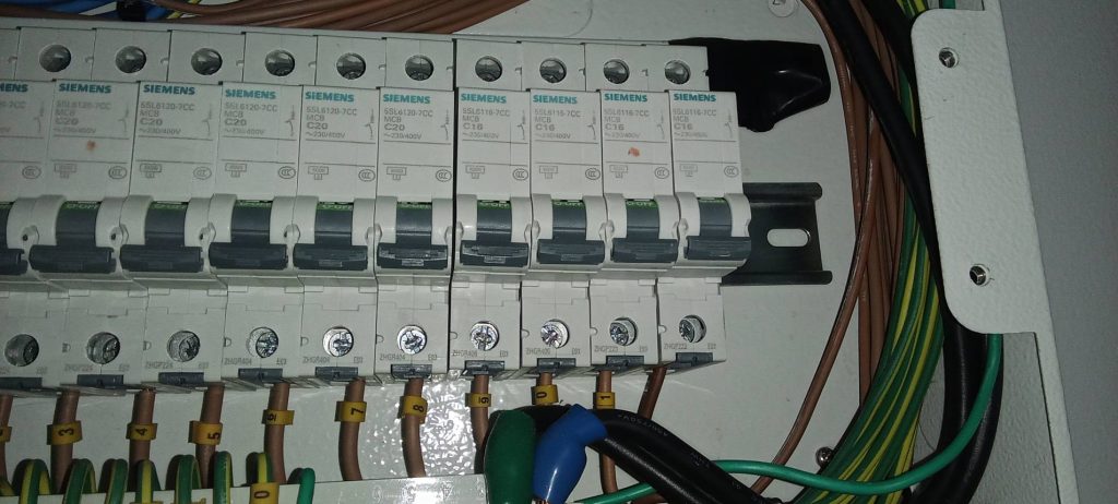 เซอร์กิตเบรกเกอร์ในตู้คอนซูมเมอร์