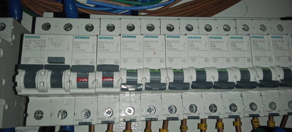 เซอร์กิตเบรกเกอร์ในตู้คอนซูมเมอร์