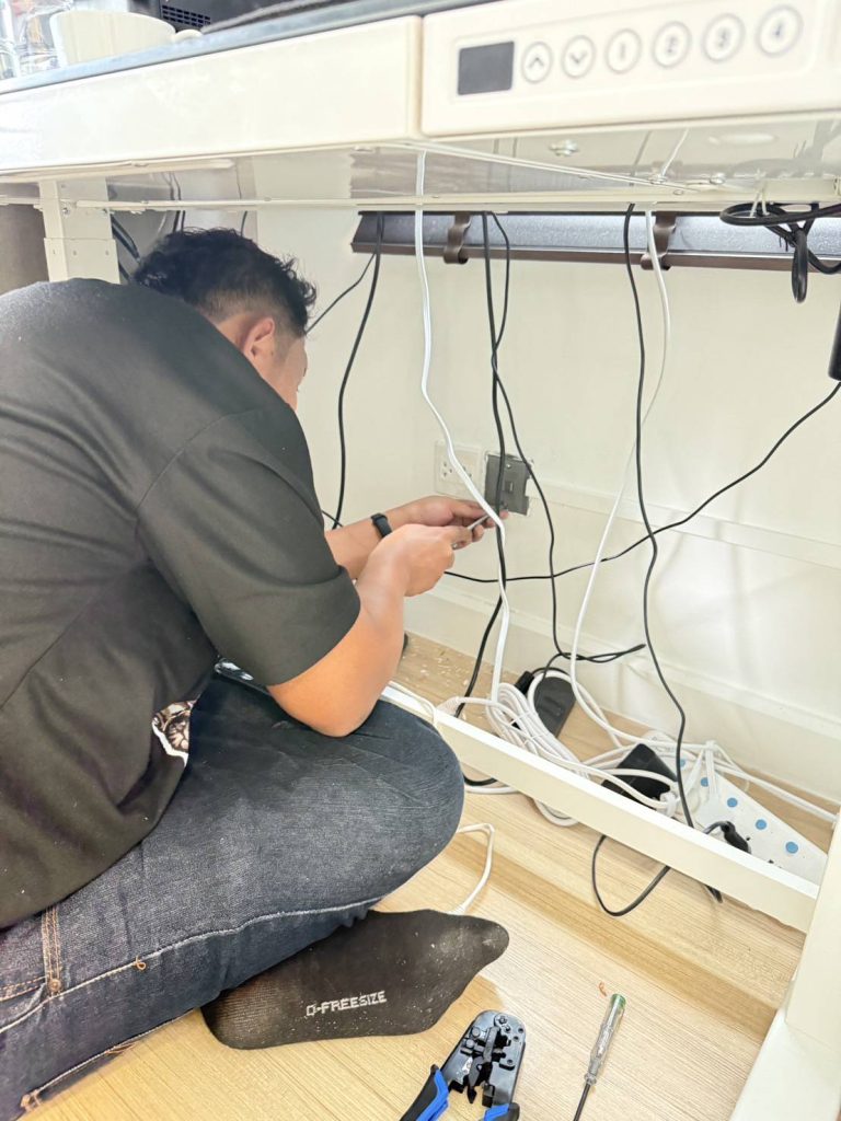 ติดตั้งปลั๊กไฟ