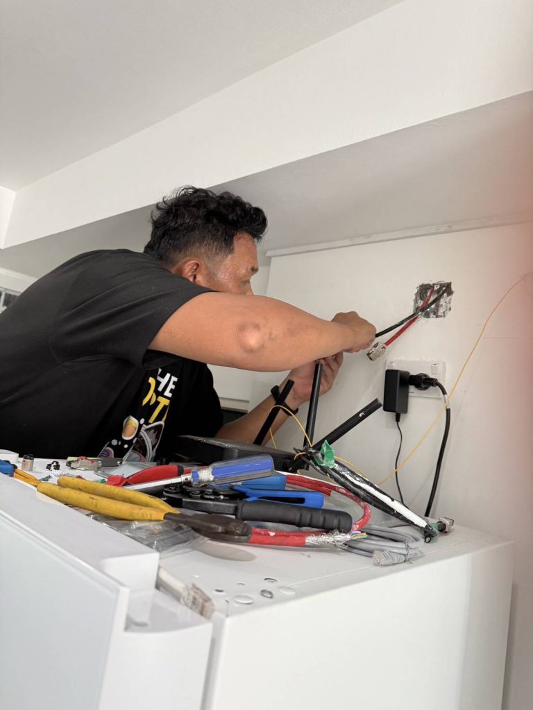 ติดตั้งปลั๊กไฟ