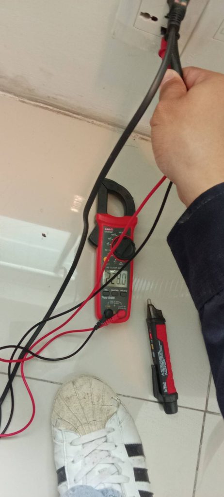 ตรวจเช็คปลั๊กไฟ