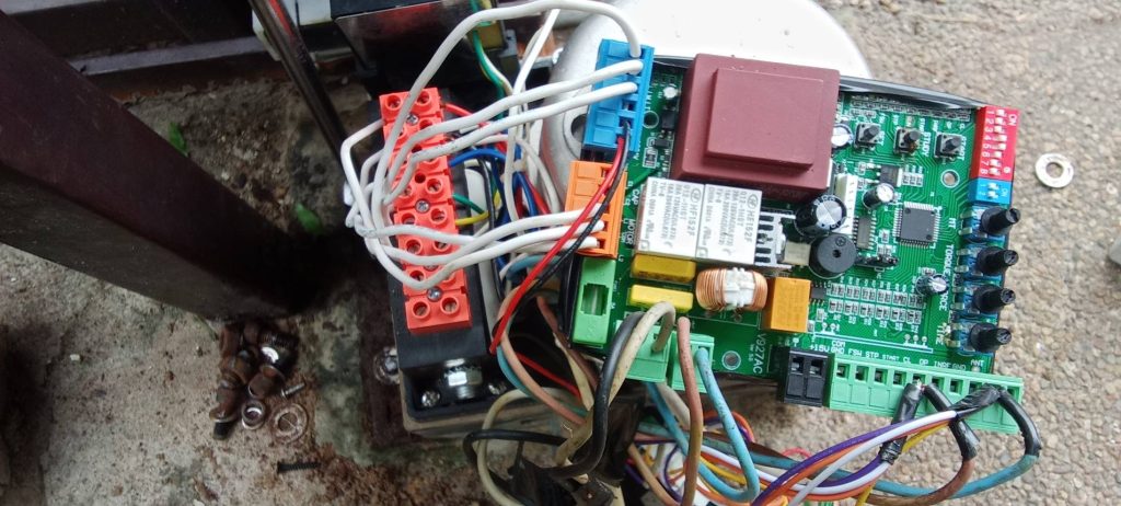 ติดตั้งมอเตอร์ประตูรีโมท