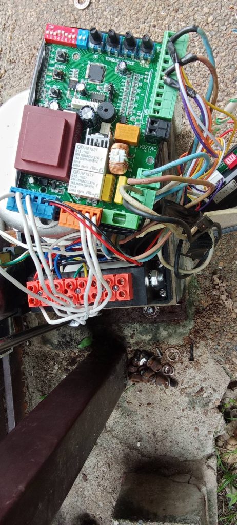 ติดตั้งมอเตอร์ประตูรีโมท